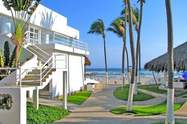 Canadian Resorts Acapulco